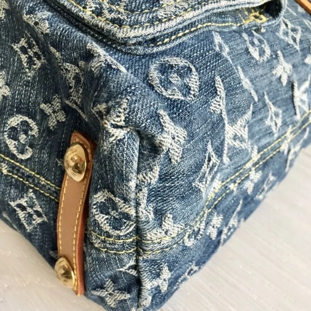 A104- 💯 % authentic Louis Vuitton Denim shoulder bag